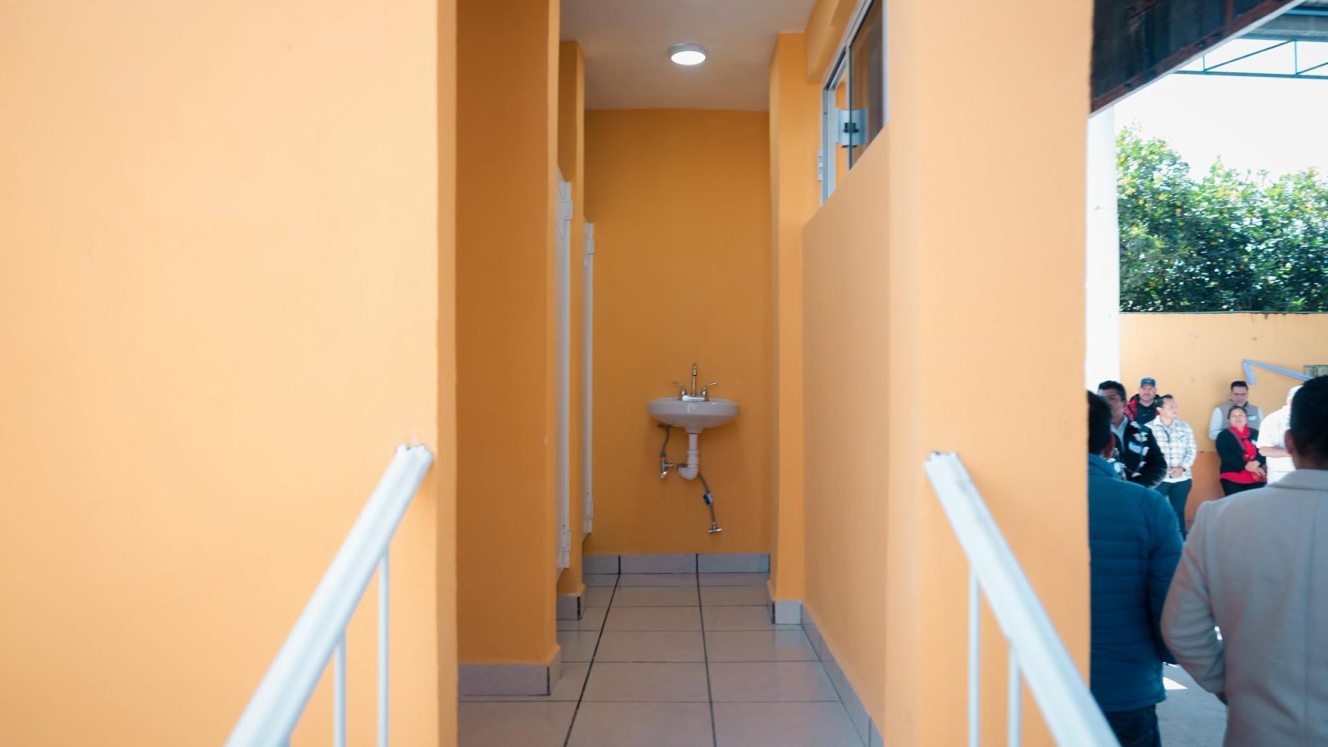 Inauguran sanitarios en la Escuela Primaria Carlos Pastrana Jiménez de Ajocotzingo