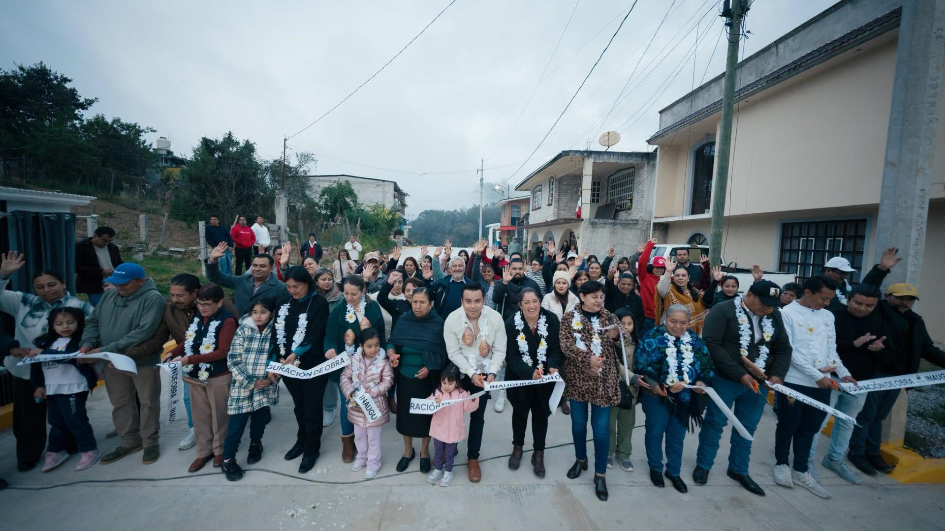 TLATLAUQUITEPEC AVANZA CON MÁS INFRAESTRUCTURA PARA SUS HABITANTES; INAUGURAN PAVIMENTO HIDRÁULICO EN EL BARRIO “EL PARAÍSO”
