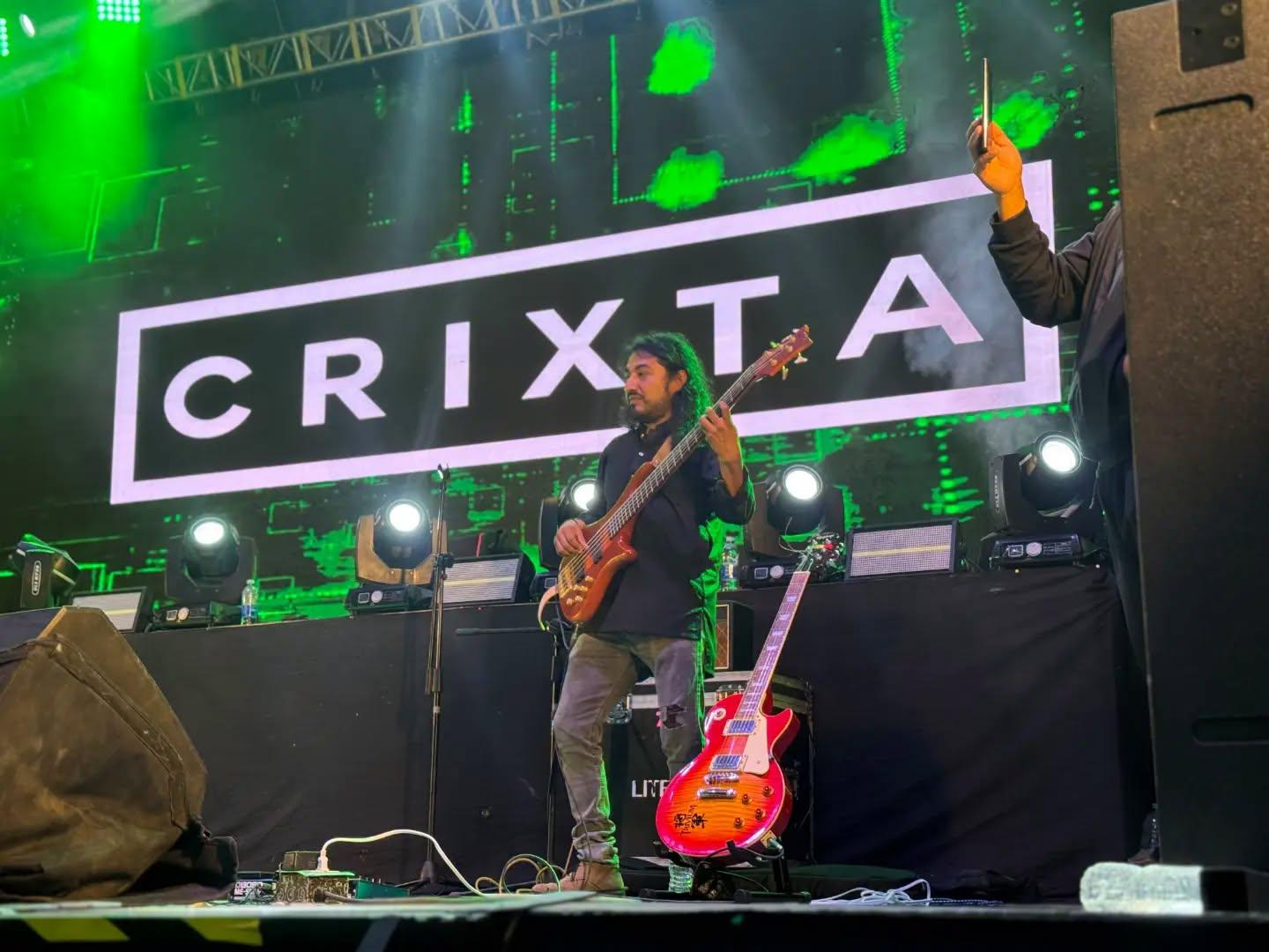 Exitosa presentación de Crixta en el Teatro del Pueblo