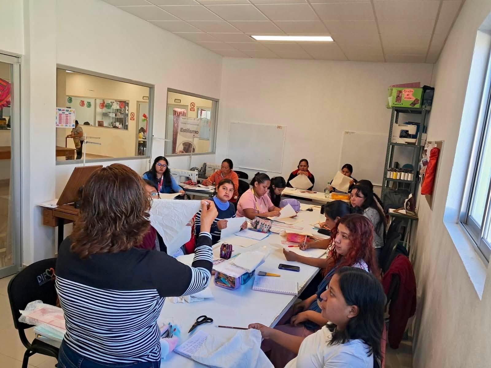 Inicia con éxito nuevo ciclo escolar de CECADE en Tlatlauquitepec